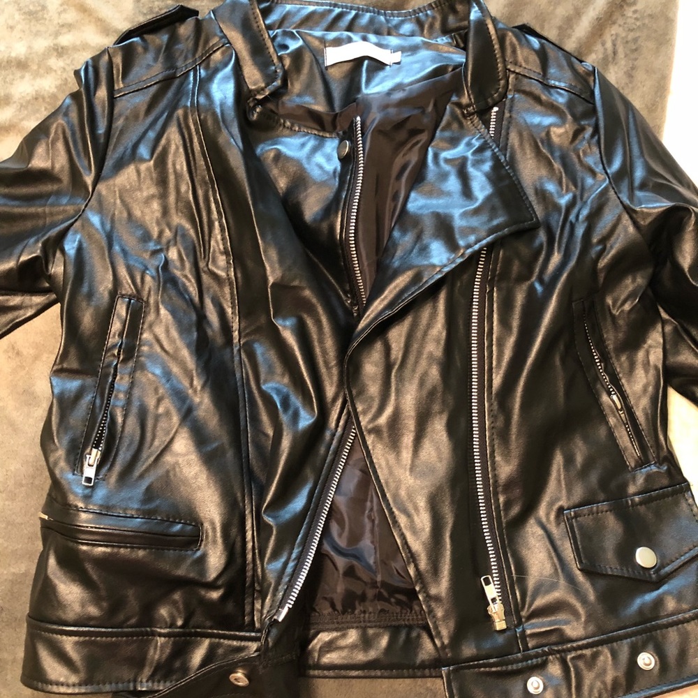 Black leather jacket! Size L.